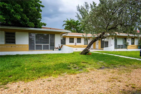 $2,000 | 1812 Northeast 20th Avenue, Unit 1, Fort Lauderdale, FL 33305