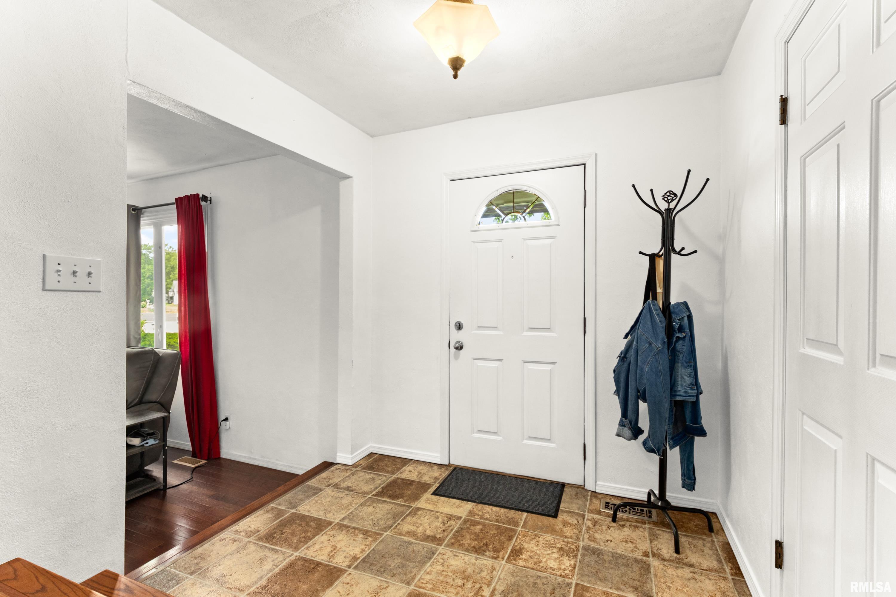 214 Matheny Road East Peoria, IL 61611 - Photo 6 of 61