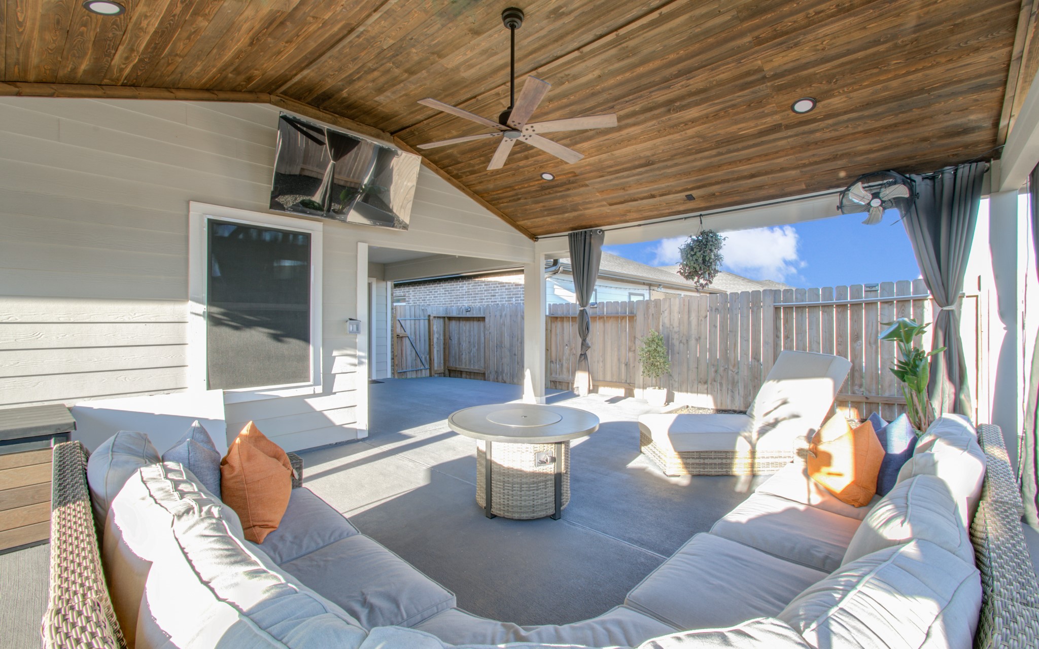 29903 Violet Sky Way Katy, TX 77494 - Photo 30 of 38 a dining room with furniture