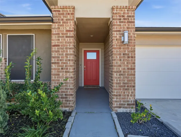 a view of an entryway of the house