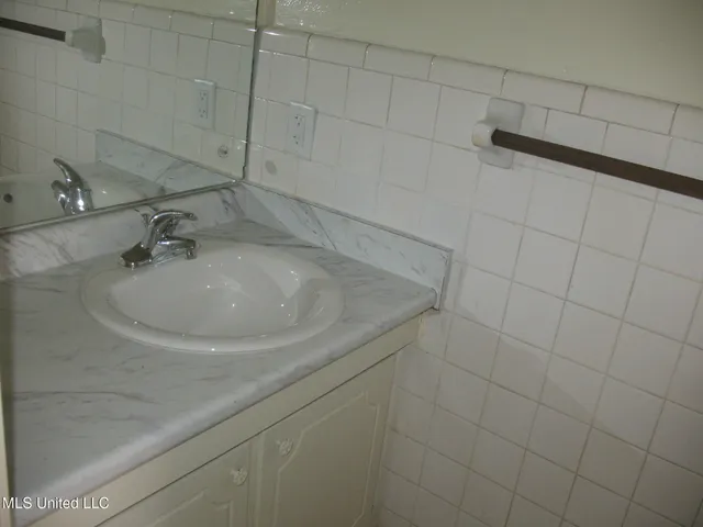 $1,265 | 949 Morningside Street, Unit E12, Jackson, MS 39202