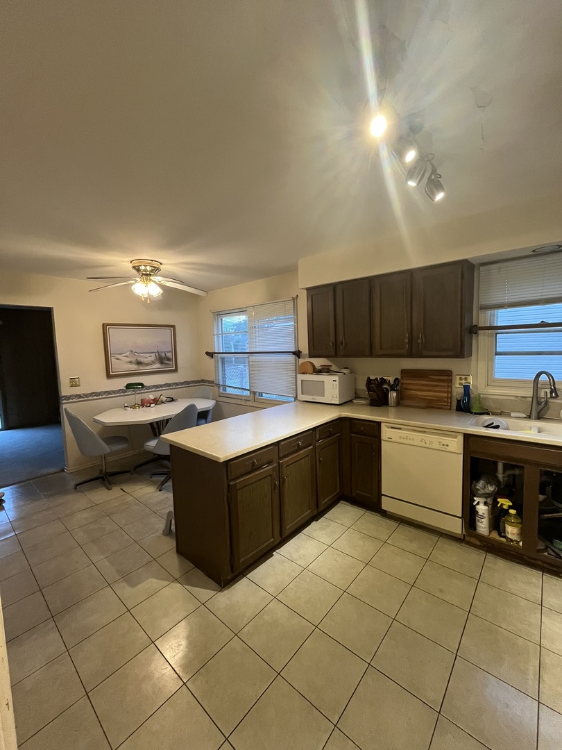 1915 Lawson Road Schaumburg, IL 60169 - Photo 8 of 18 Gallery Image 8