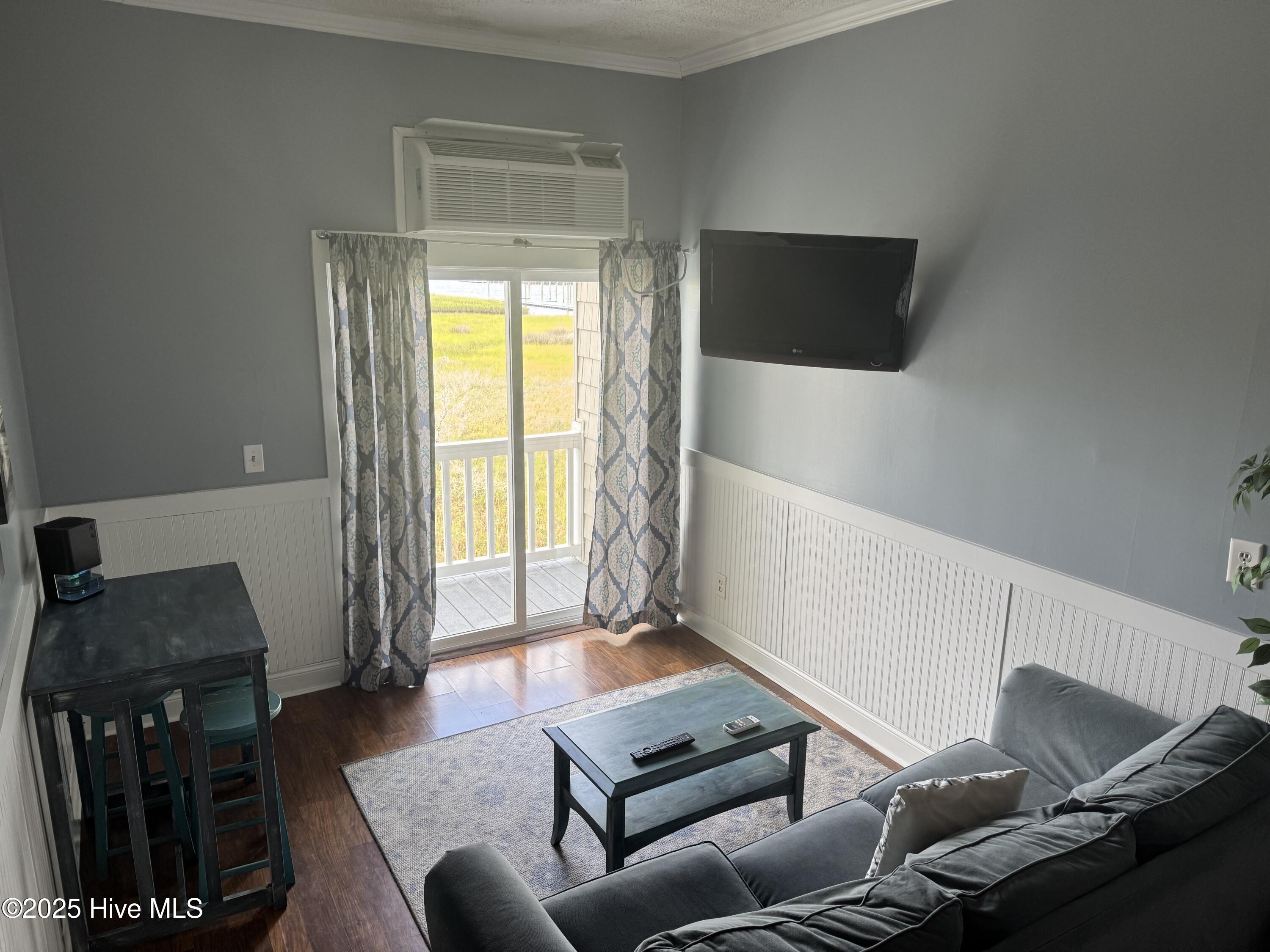 602 West Fort Macon Road, Unit 242 Atlantic Beach, NC 28512 - Photo 5 of 40 Living Area