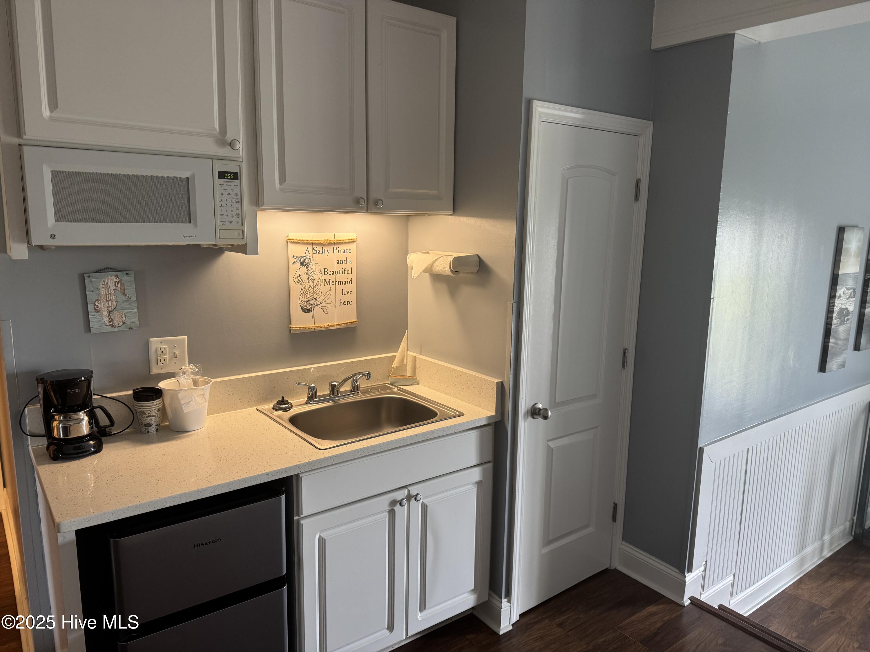 602 West Fort Macon Road, Unit 242 Atlantic Beach, NC 28512 - Photo 6 of 40 Kitchen area