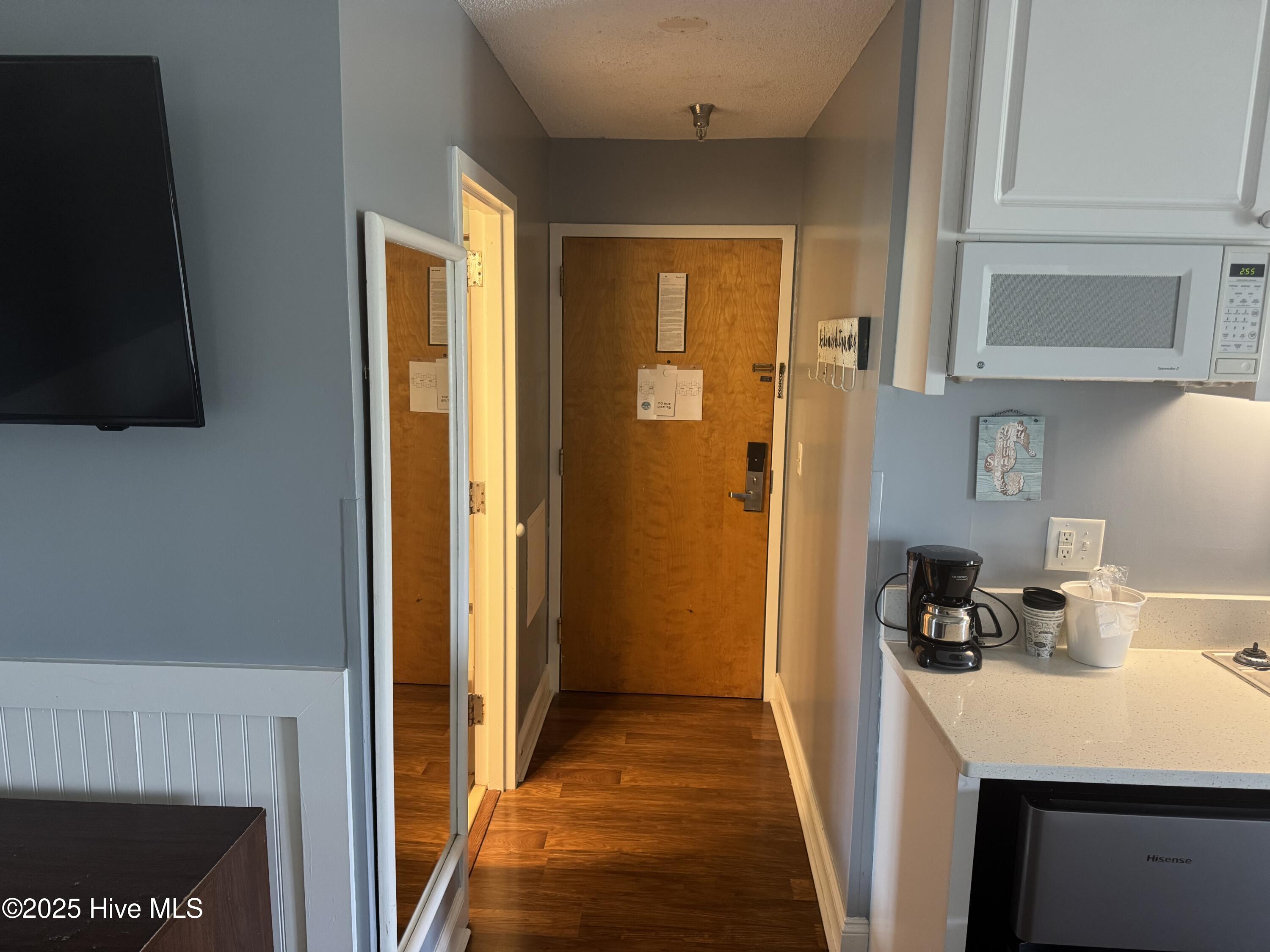 602 West Fort Macon Road, Unit 242 Atlantic Beach, NC 28512 - Photo 9 of 40 Hallway