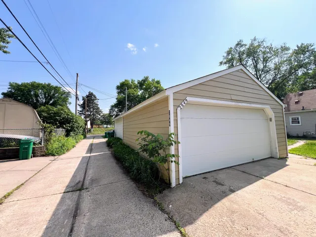 $2,100 | 2849 Jersey Avenue South, St. Louis Park, MN 55426