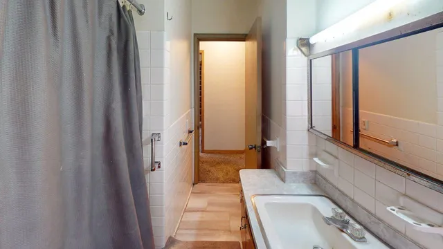 $2,100 | 2849 Jersey Avenue South, St. Louis Park, MN 55426