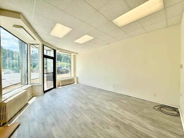 $800 | 76 Bank Street, Seymour, CT 06483