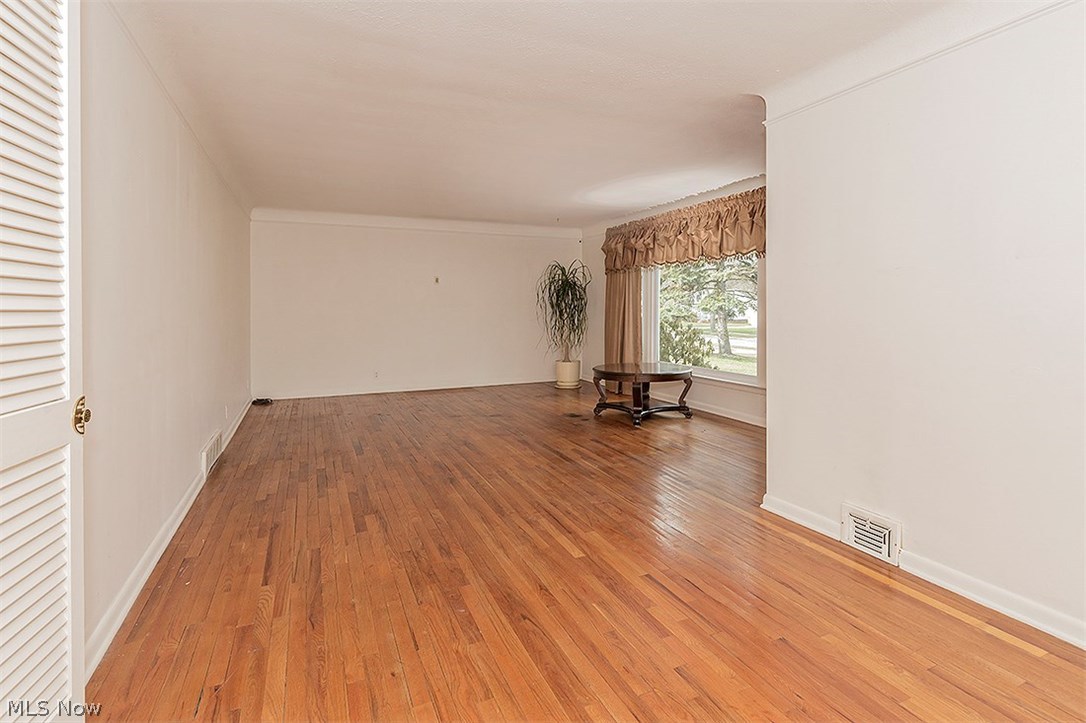 993 Hanley Road Cleveland, OH 44124 - Photo 8 of 35
