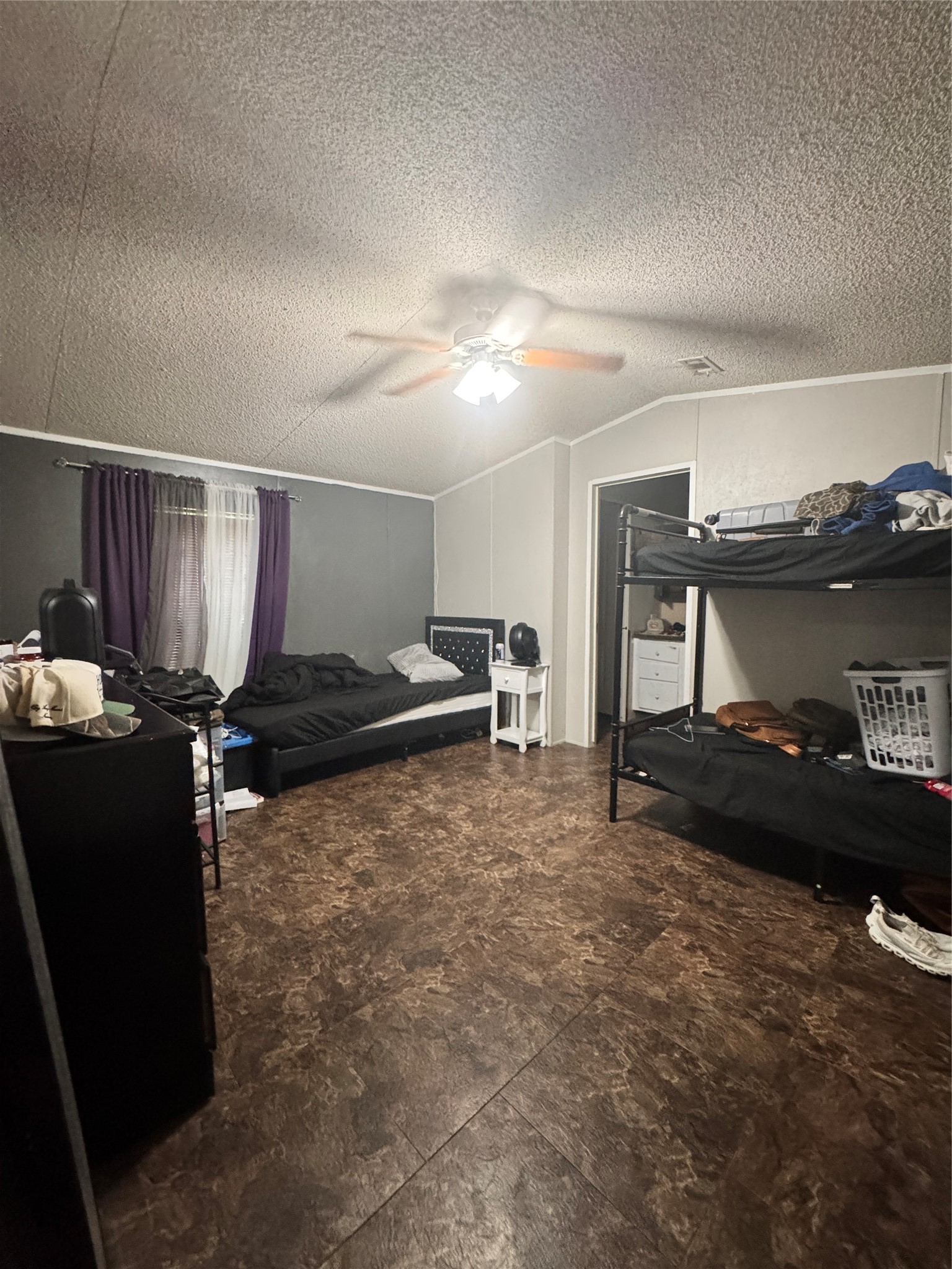 1212 Work Street Anahuac, TX 77514 - Photo 8 of 15 Living Area