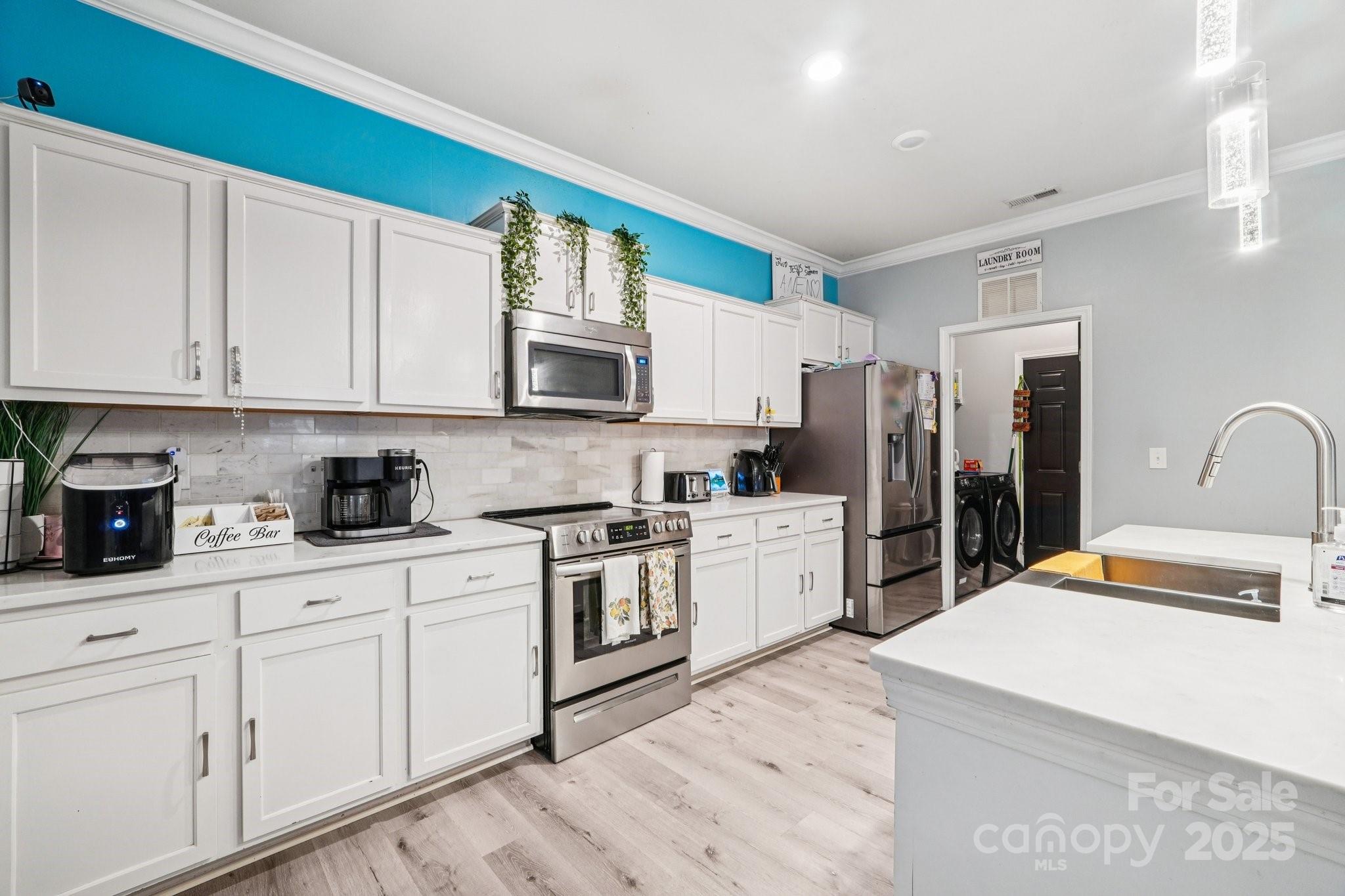 2222 Turtle Point Road Charlotte, NC 28262 - Photo 4 of 20 Gallery Image 4