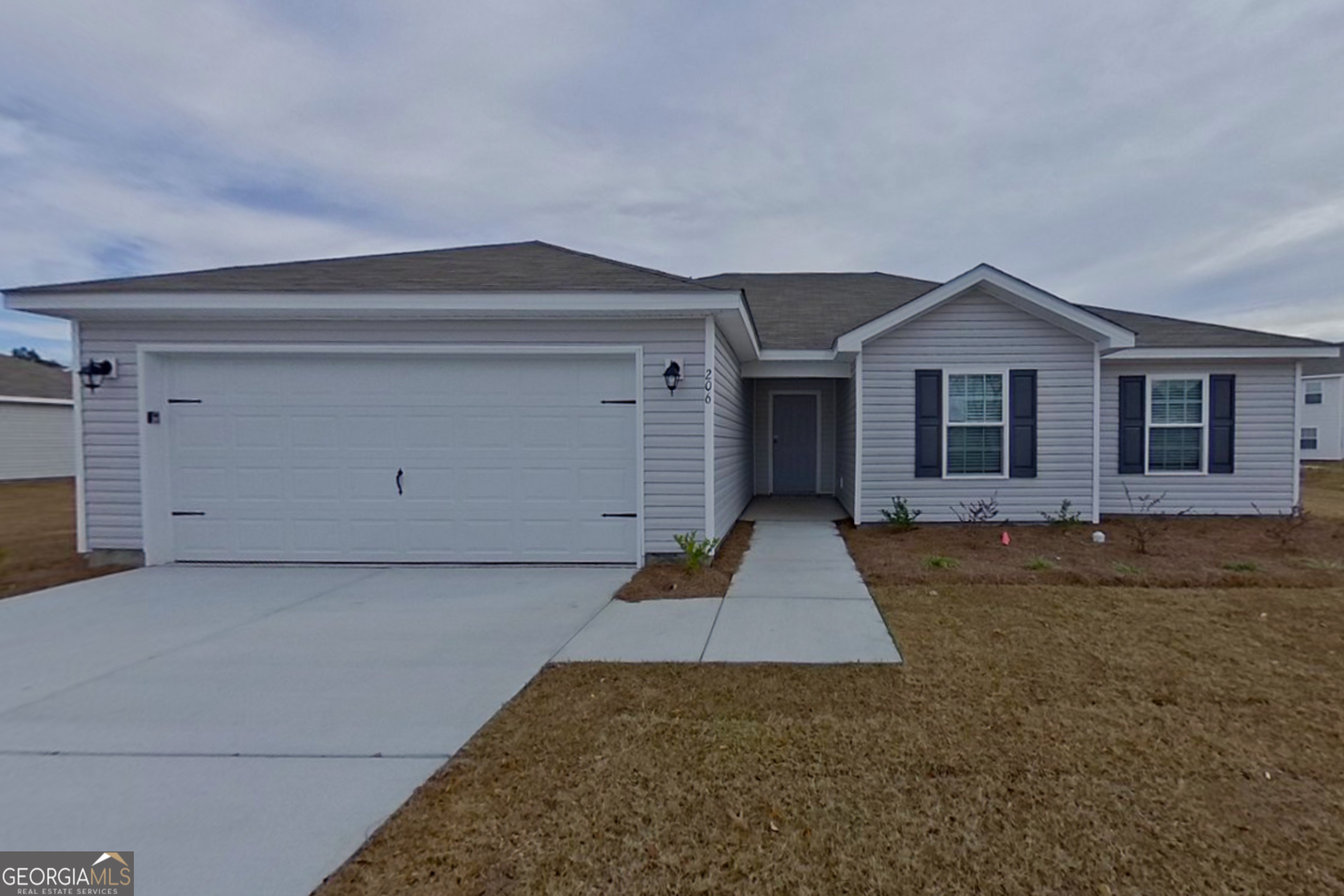 a view of a house with backyard