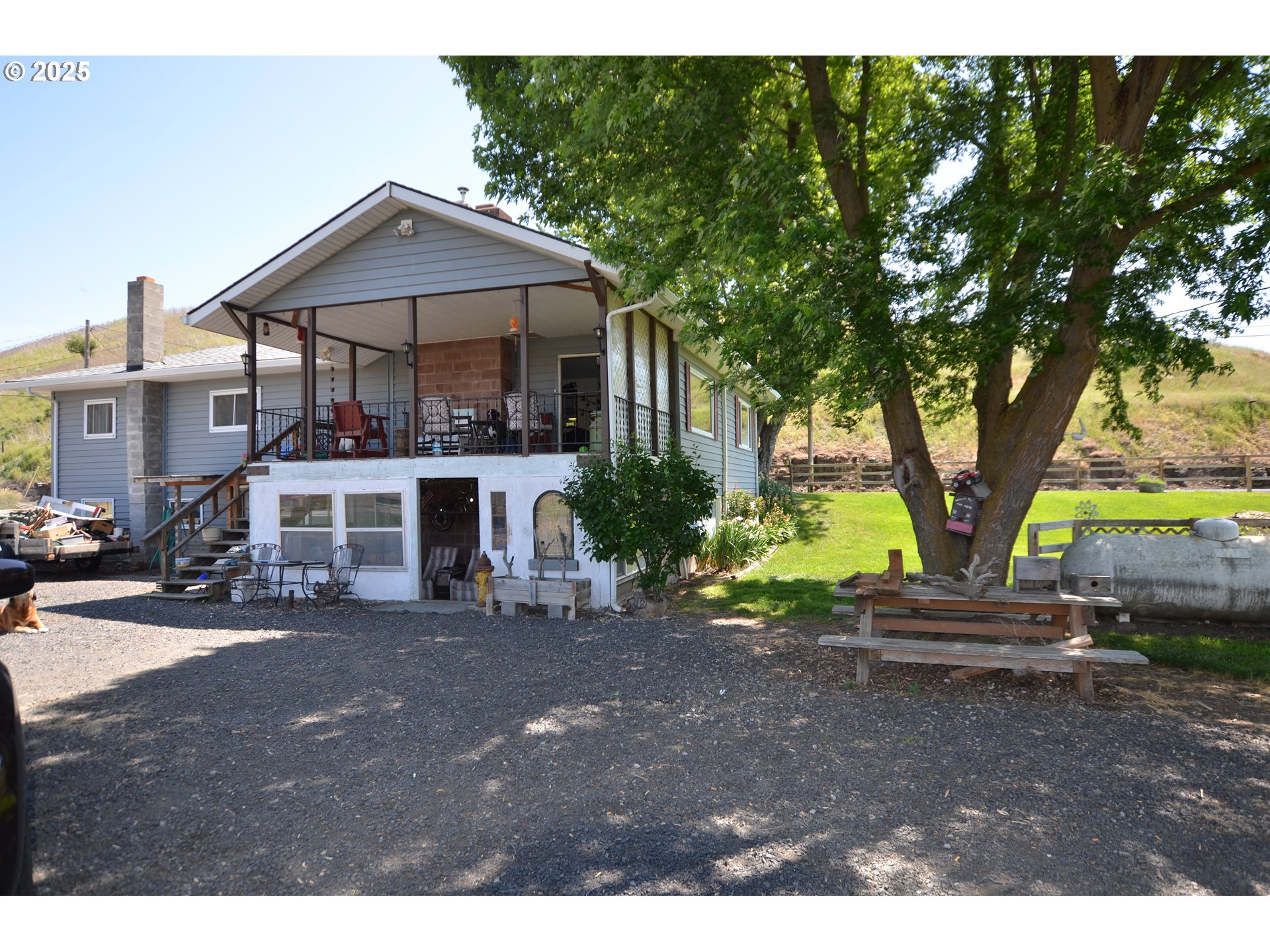 46083 Adams Road Pendleton, OR 97801 - Photo 13 of 47 a front view of a house with a yard