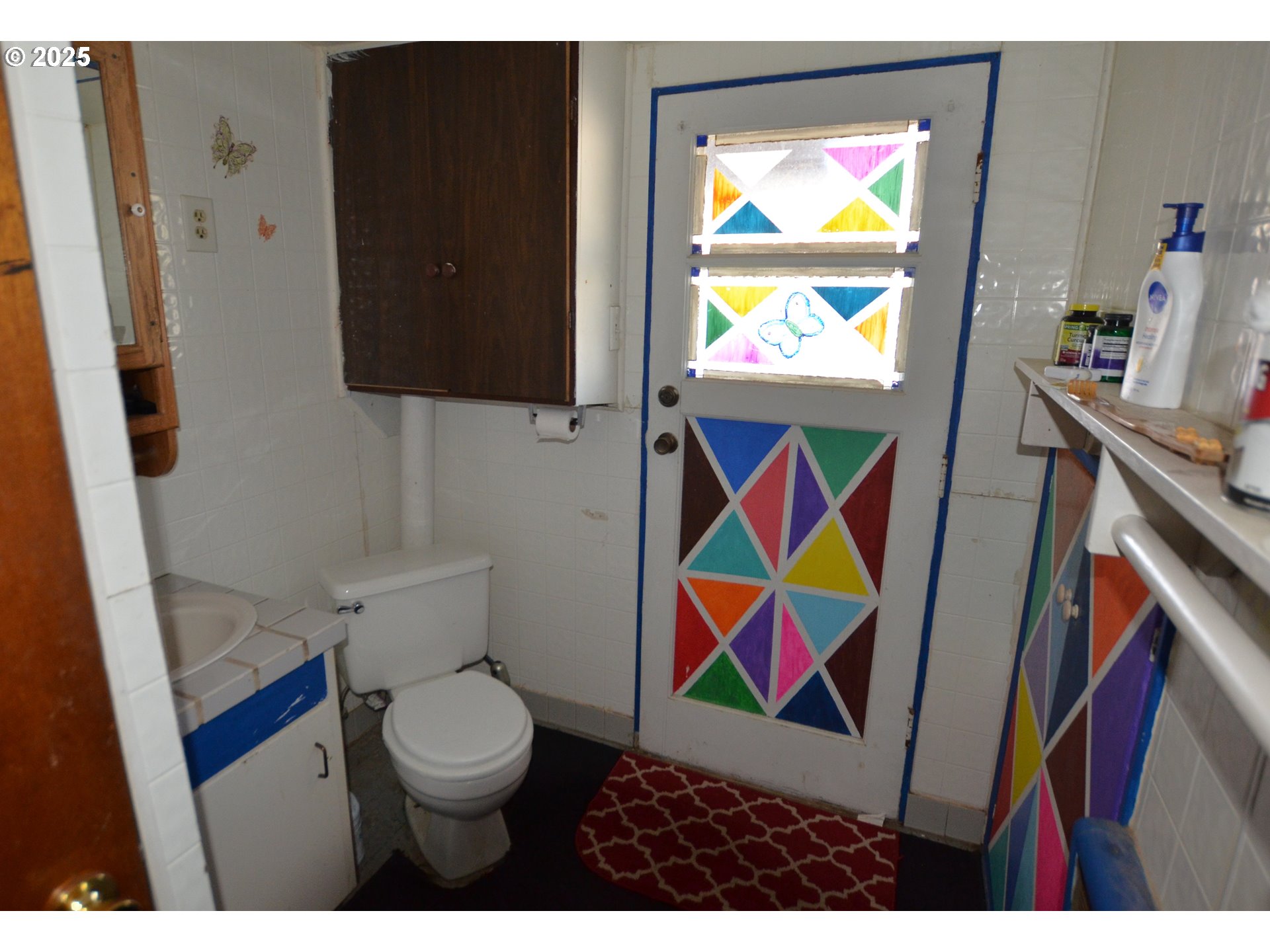 46083 Adams Road Pendleton, OR 97801 - Photo 23 of 47 a bathroom with a toilet and a sink