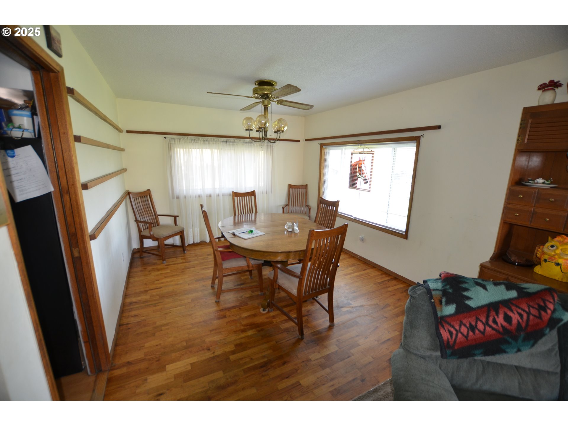 46083 Adams Road Pendleton, OR 97801 - Photo 29 of 47 a view of a dining room with furniture and window