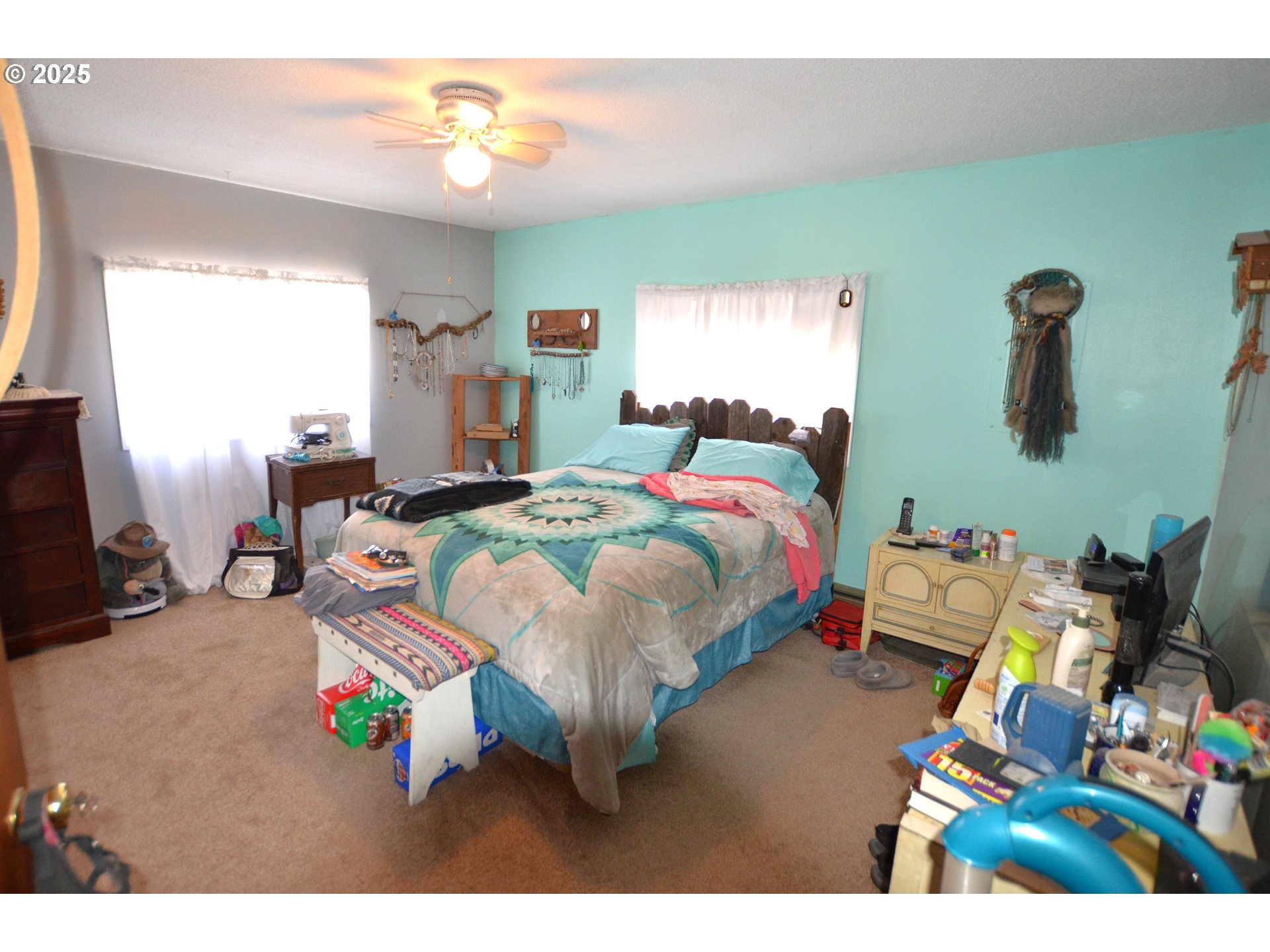 46083 Adams Road Pendleton, OR 97801 - Photo 39 of 47 a bed sitting in a bedroom next to a window