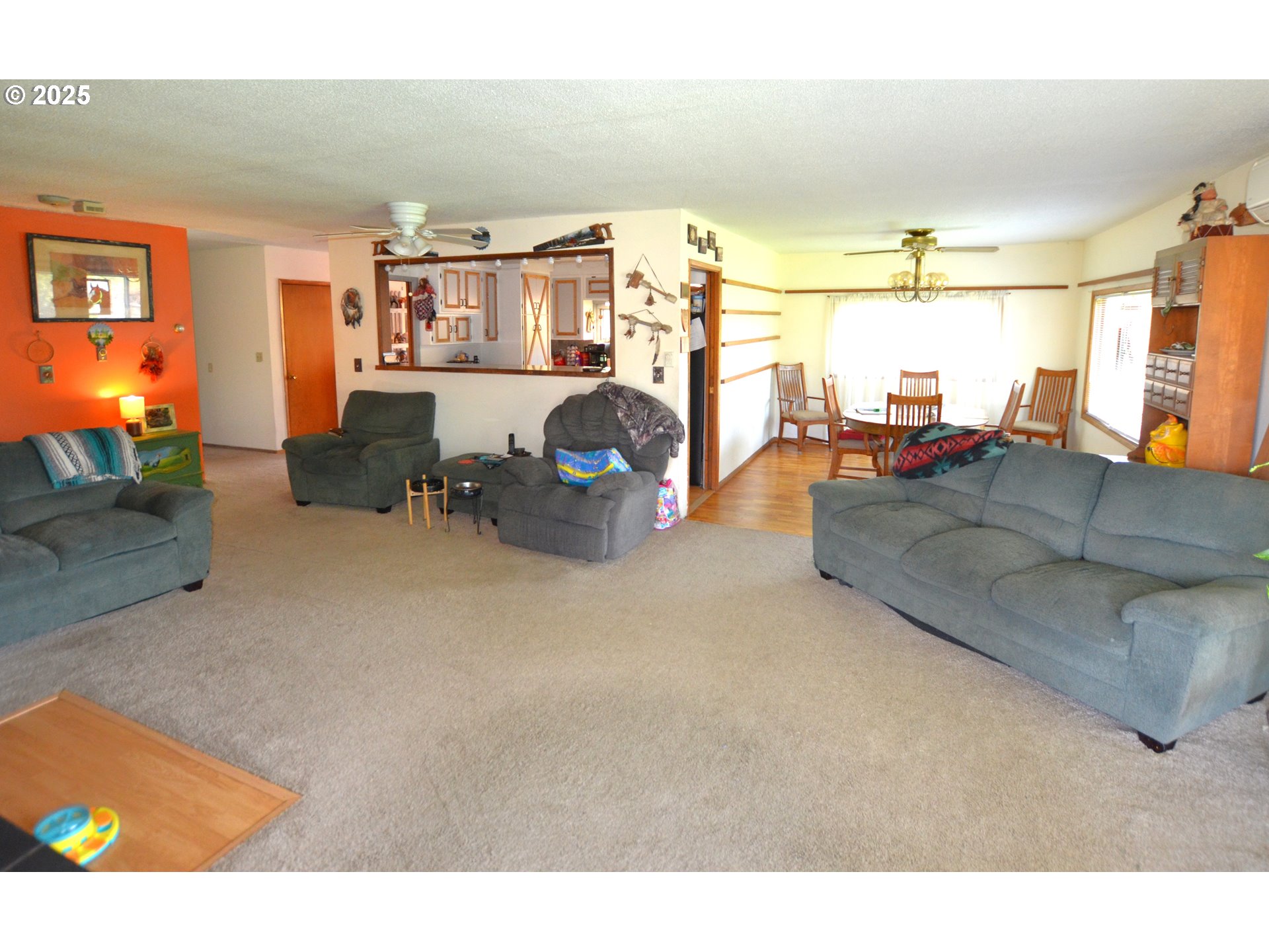 46083 Adams Road Pendleton, OR 97801 - Photo 47 of 47 a living room with furniture and a large window