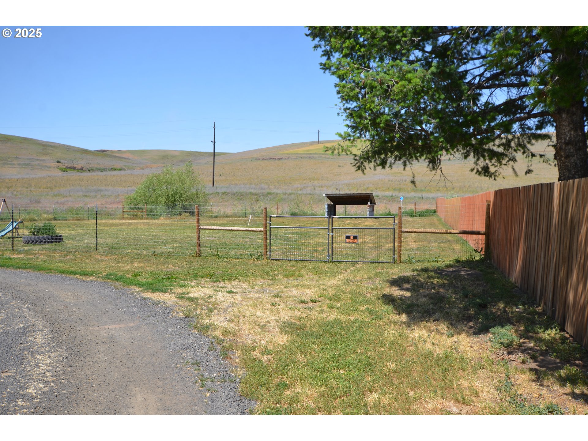 46083 Adams Road Pendleton, OR 97801 - Photo 10 of 47 a view of a backyard