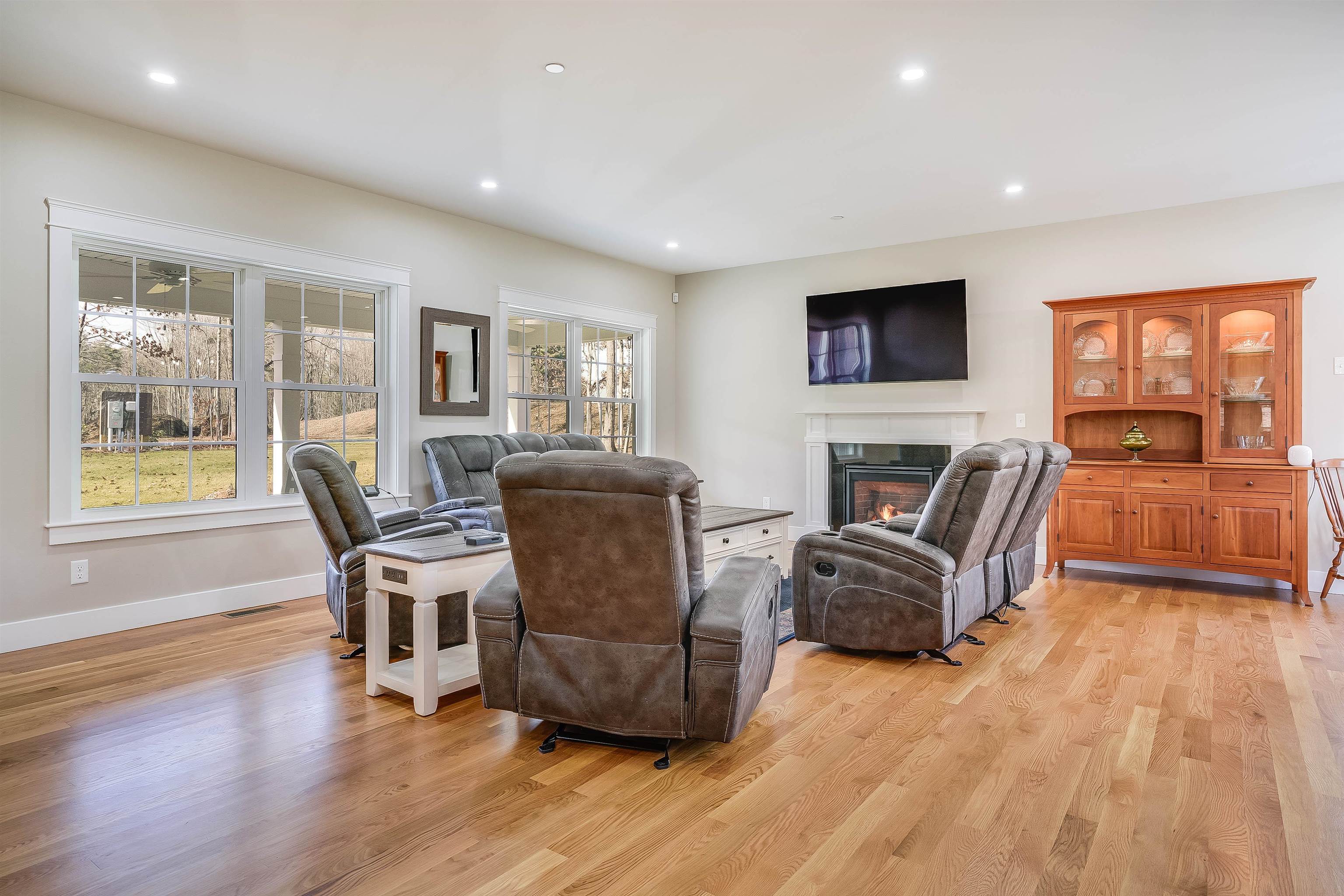 142 Gile Road Nottingham, NH 03290 - Photo 4 of 40