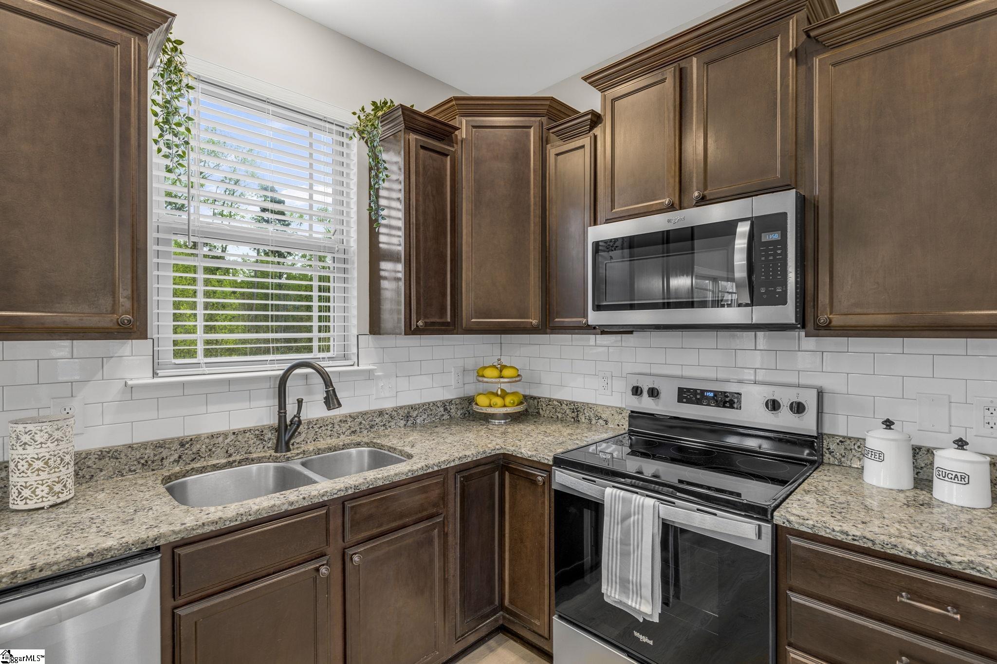 9 Amber Oaks Drive Greer, SC 29651 - Photo 9 of 40