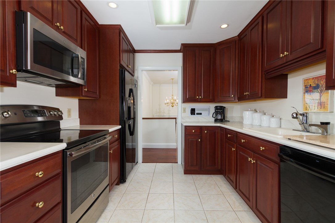 191 Old Beach Road Newport, RI 02840 - Photo 13 of 41 Kitchen