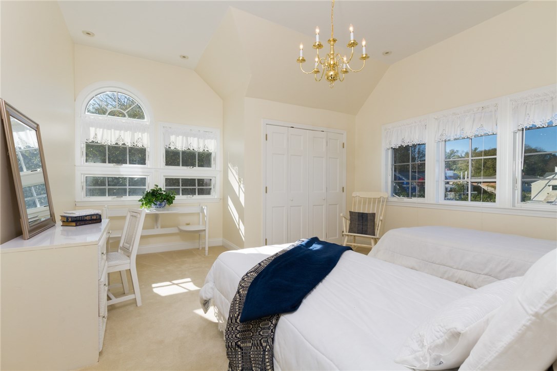 191 Old Beach Road Newport, RI 02840 - Photo 26 of 41 Guest Room #3