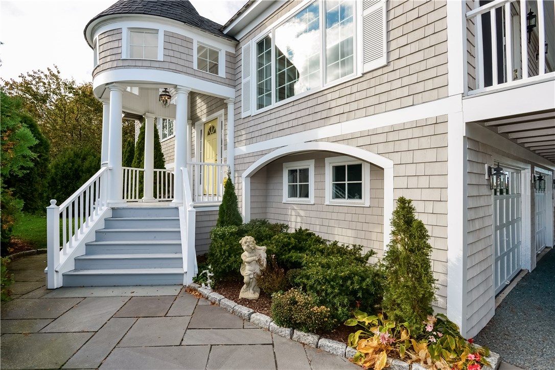 191 Old Beach Road Newport, RI 02840 - Photo 35 of 41 Front entrance from Bluestone patio.