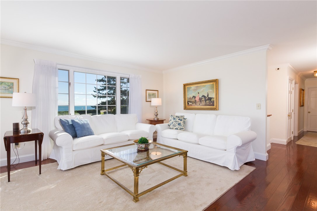 191 Old Beach Road Newport, RI 02840 - Photo 8 of 41 Living area