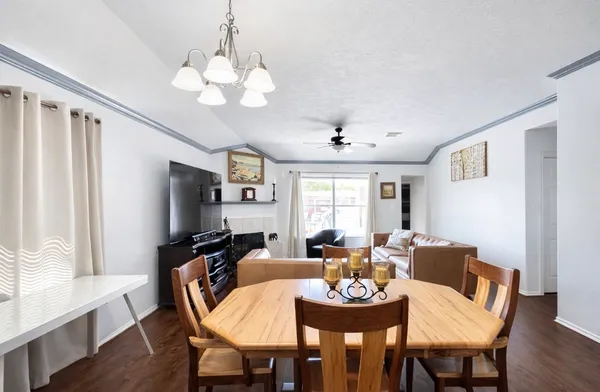 $309,000 | 418 Sun River Lane, Dickinson, TX 77539