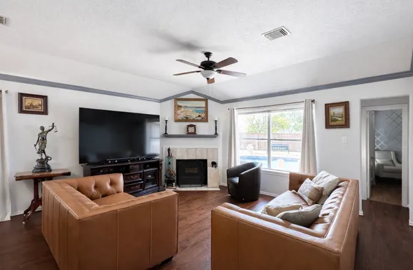 $309,000 | 418 Sun River Lane, Dickinson, TX 77539