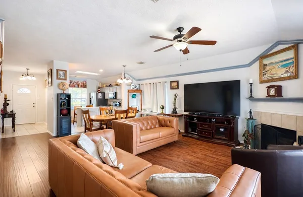 $309,000 | 418 Sun River Lane, Dickinson, TX 77539