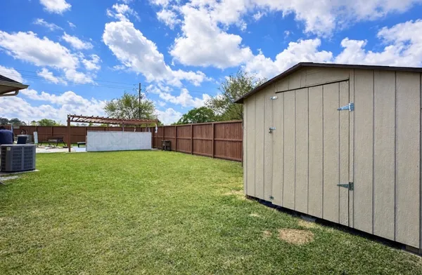 $309,000 | 418 Sun River Lane, Dickinson, TX 77539
