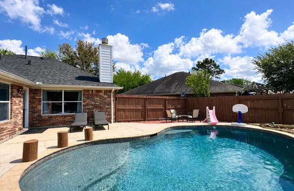 $309,000 | 418 Sun River Lane, Dickinson, TX 77539