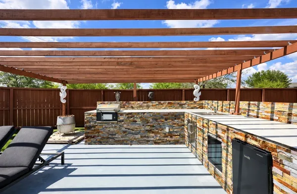 $309,000 | 418 Sun River Lane, Dickinson, TX 77539