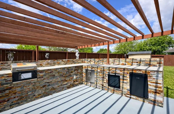 $309,000 | 418 Sun River Lane, Dickinson, TX 77539