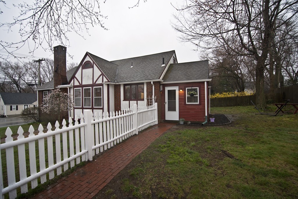4 Strathmore Road Braintree, MA 02184 - Photo 3 of 27 Gallery Image 3