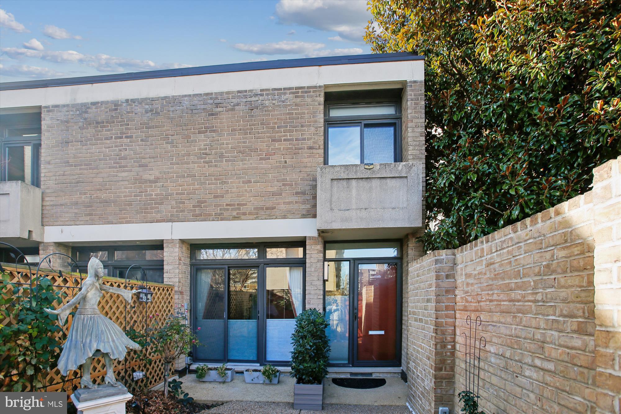 431 N Street Southwest Washington, DC 20024 - Photo 6 of 101 Modern urban home with charming details.
