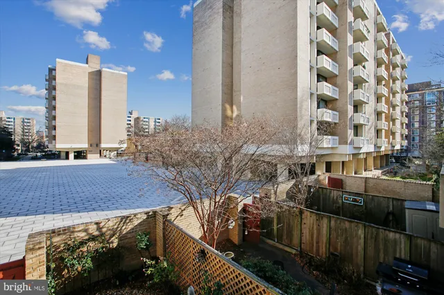 $985,000 | 431 N Street Southwest, Washington, DC 20024