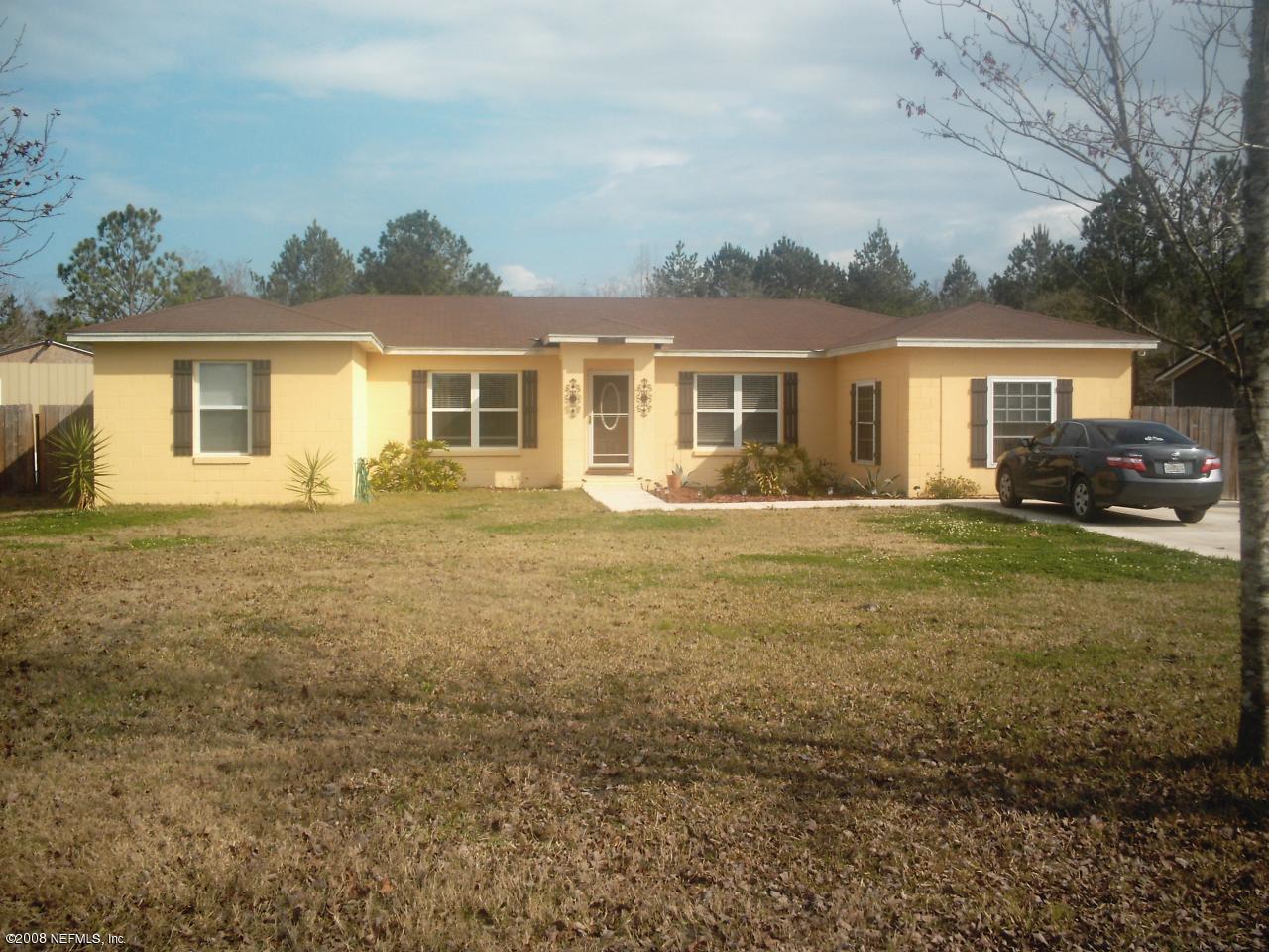 44238 Quail Ridge Avenue East Callahan, FL 32011 - Photo 1 of 9 a front view of a house with a garden