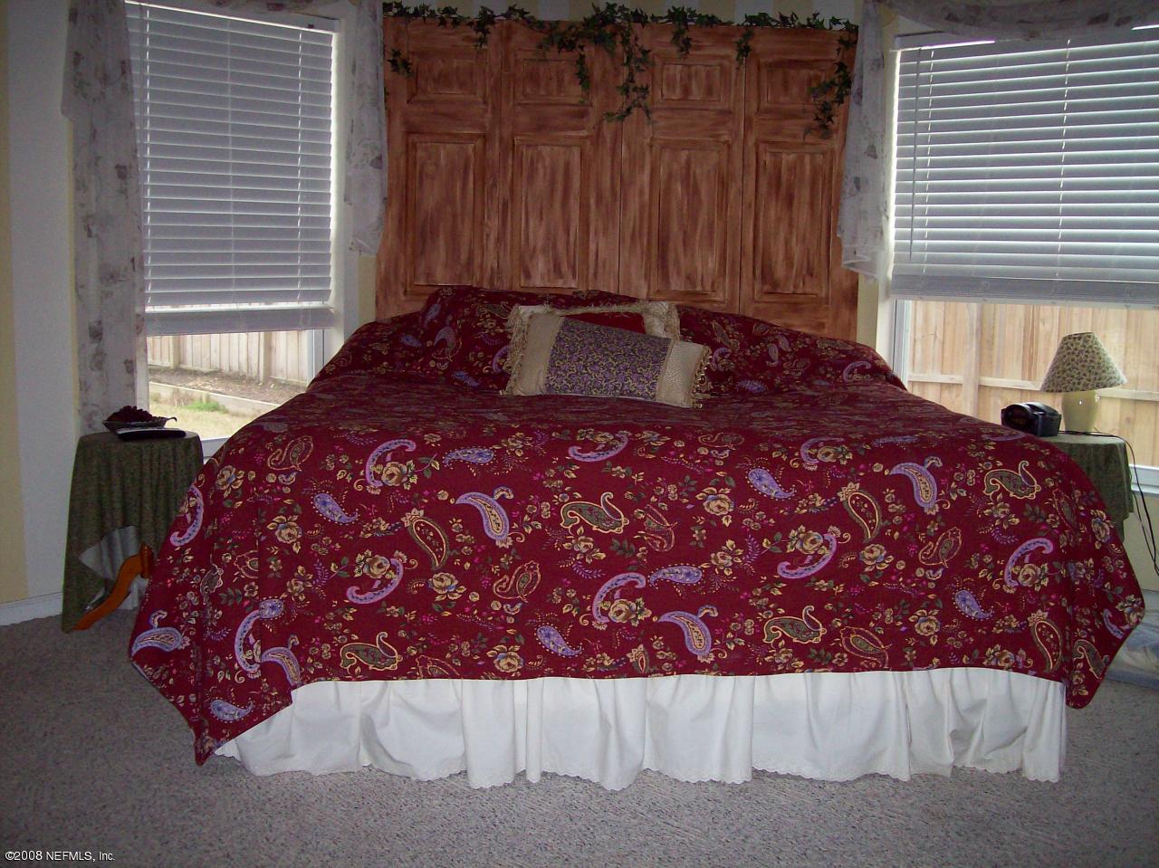 44238 Quail Ridge Avenue East Callahan, FL 32011 - Photo 5 of 9 a bedroom with a bed and a window