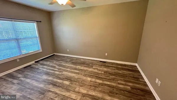 a view of empty room with window