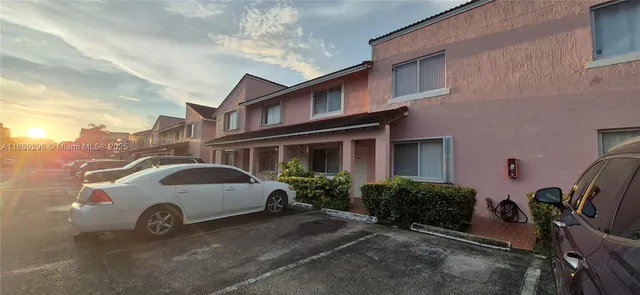 $2,400 | 8019 Lake Drive, Unit 102, Doral, FL 33166
