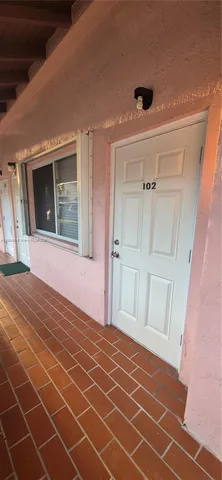 $2,400 | 8019 Lake Drive, Unit 102, Doral, FL 33166