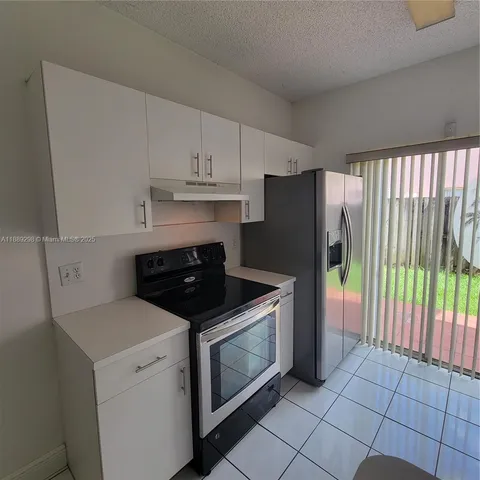 $2,400 | 8019 Lake Drive, Unit 102, Doral, FL 33166