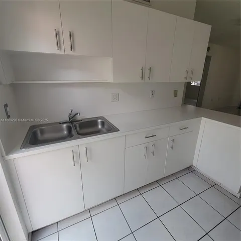 $2,400 | 8019 Lake Drive, Unit 102, Doral, FL 33166