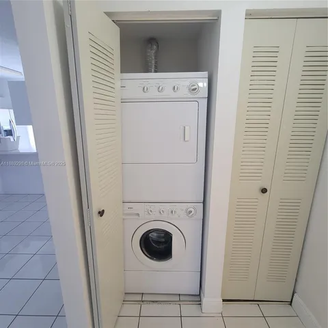 $2,400 | 8019 Lake Drive, Unit 102, Doral, FL 33166