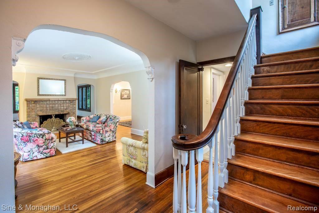 205 Merriweather Road Grosse Pointe Farms, MI 48236 - Photo 3 of 36