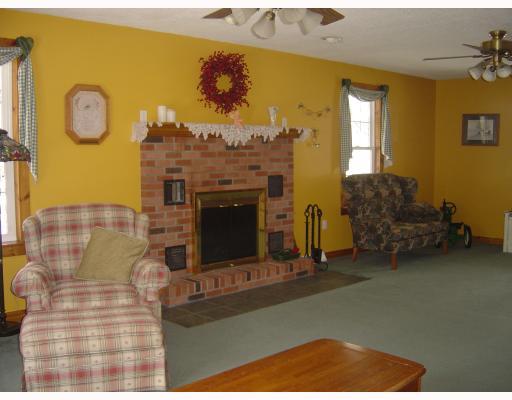 153 Little Beaver Road Enon Valley, PA 16120 - Photo 3 of 17 Living Room.