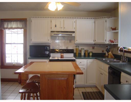 153 Little Beaver Road Enon Valley, PA 16120 - Photo 5 of 17 Kitchen.
