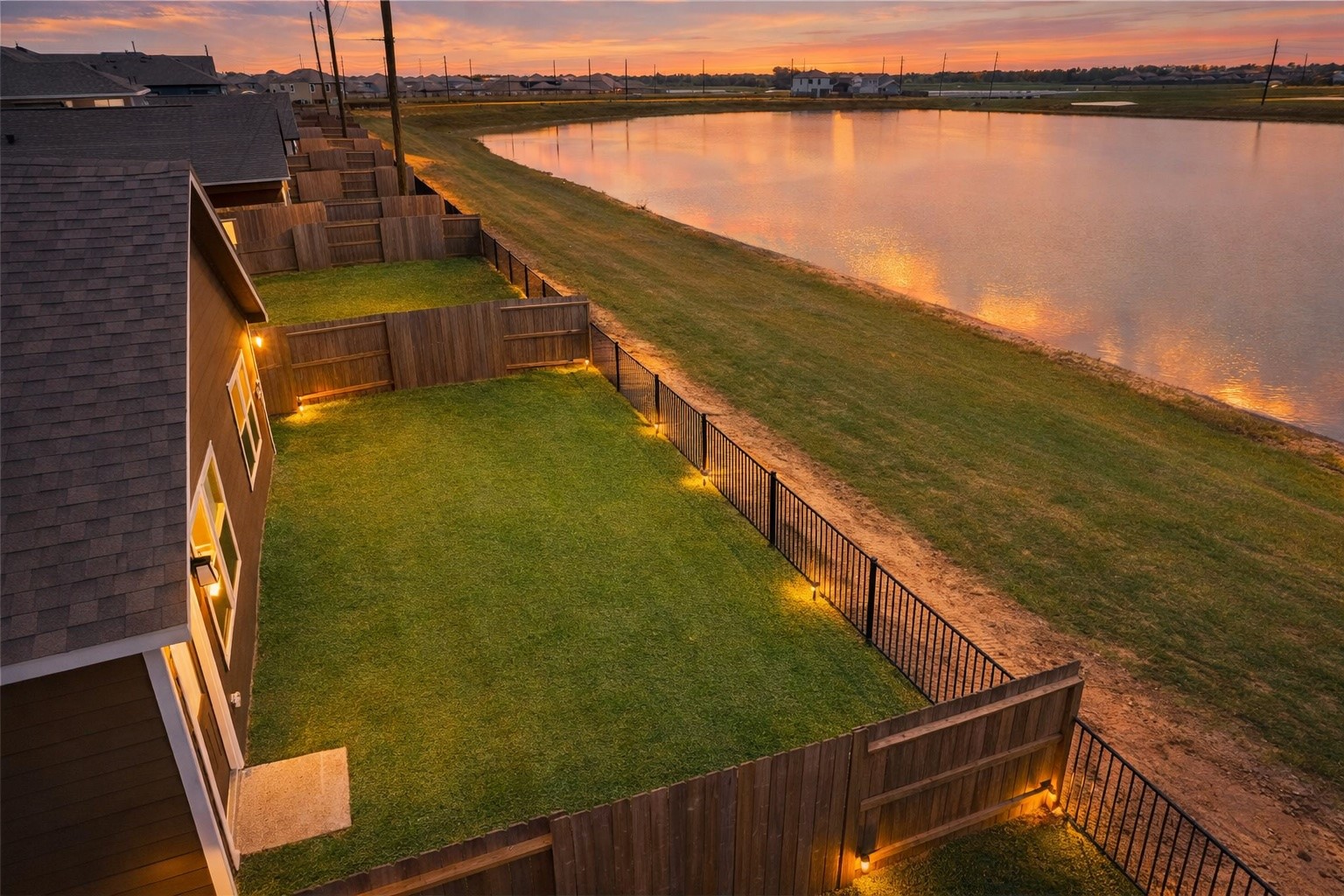 1122 Elsinore Drive Rosharon, TX 77583 - Photo 3 of 32